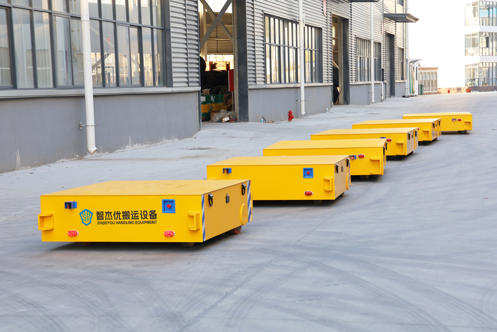 智杰优8台差速转向无轨车批量交付吉林客户